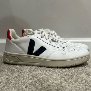 Veja T2 A — Women’s Shoe US 9 EUR 40 — LIKE NEW!